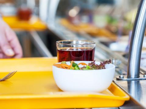 Se restaurer à la cantine  Se restaurer à la cantine