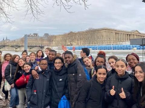 A cultural boat trip on the River Seine with pupils on the Cordées de la Réussite scheme A cultural boat trip on the River Seine with pupils on the Cordées de la Réussite scheme