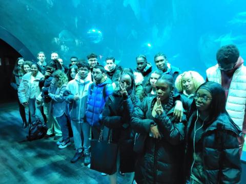 Etudiants et élèves du dispositif "Les cordées de la réussite" à l'Aquarium de Paris Etudiants et élèves du dispositif "Les cordées de la réussite" à l'Aquarium de Paris